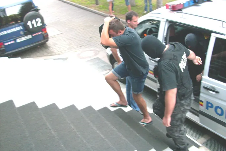 Percheziţii și în județul Cluj la o rețea care fura bani de pe carduri din SUA