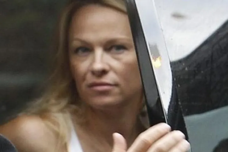 Pamela Anderson, fără machiaj. Cum arată vedeta din "Baywatch" la 45 de ani