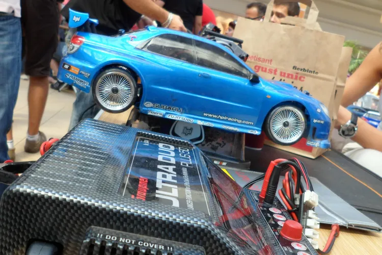 BOLIZII în miniatură SE ÎNTREC la Polus FOTO VIDEO