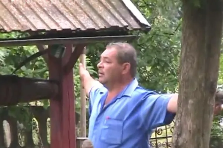 Protest la NIMA! Un localnic s-a înarmat cu toporul și și-a pus curent electric în gard VIDEO