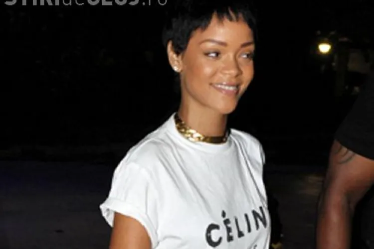 Rihanna și-a schimbat radical look- ul. Cum a apărut la gala MTV Video Music Awards FOTO