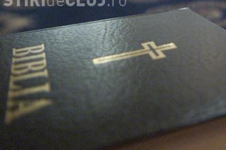 Patru clujeni, arestați în Indonezia pentru tranzacții cu biblii FOTO