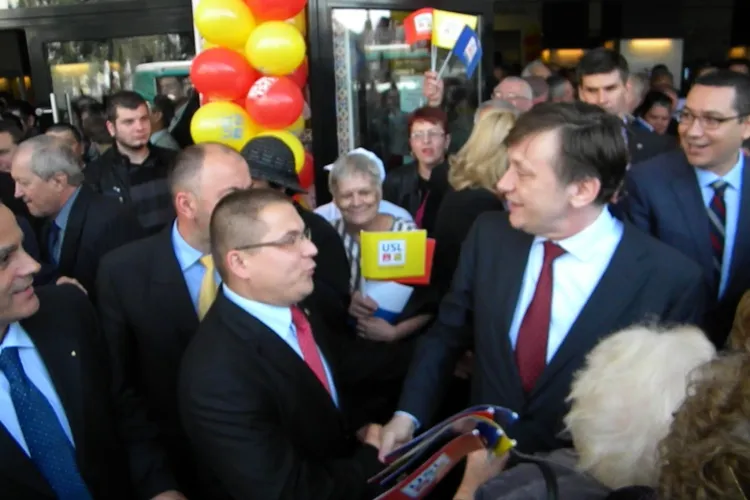 Ioan Rus îl face ”clovn" cu BUCI ROZ pe Crin Antonescu 