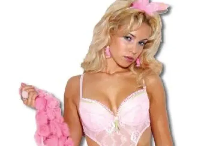 JUDECĂTOAREA SEXY de la Cluj. Frânge inimi pe bandă rulantă, după ce în studenție poza îmbrăcată în iepuraș