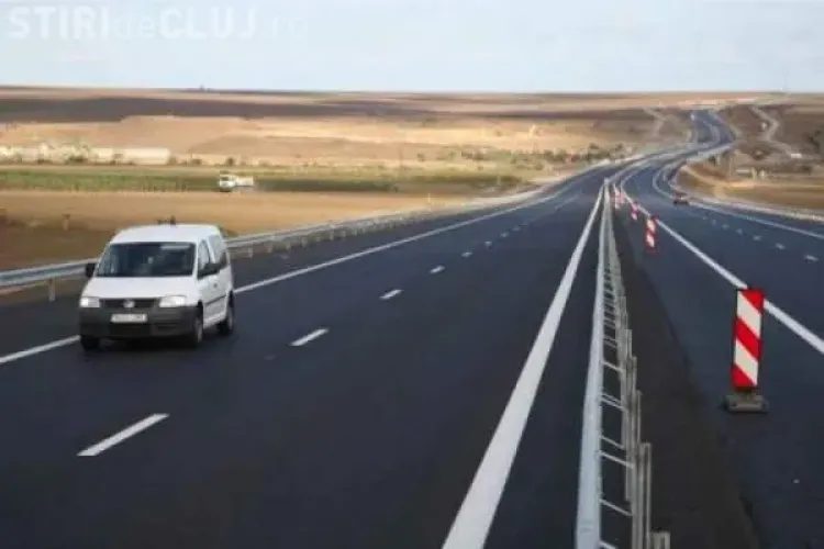 O masină a luat FOC aproape de tronsonul Turda-Gilău