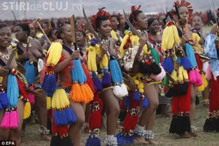 Parada virginelor topless! VIDEO