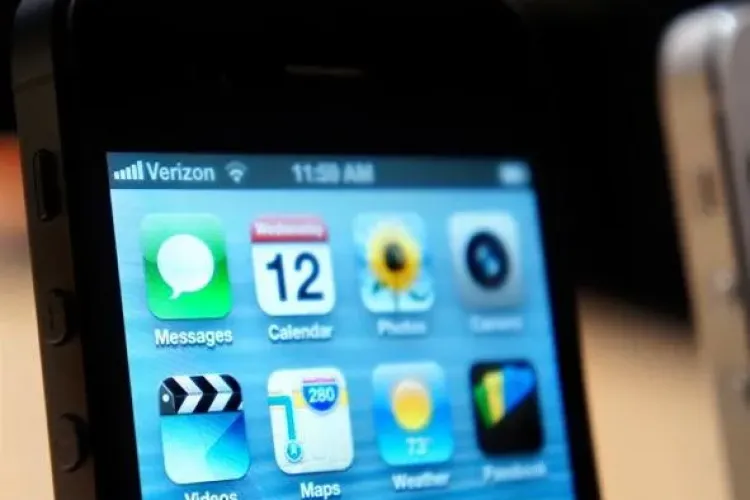 iPhone 5 se vinde ca pâinea caldă. Precomenzile sunt amânate din cauza numărului prea mare