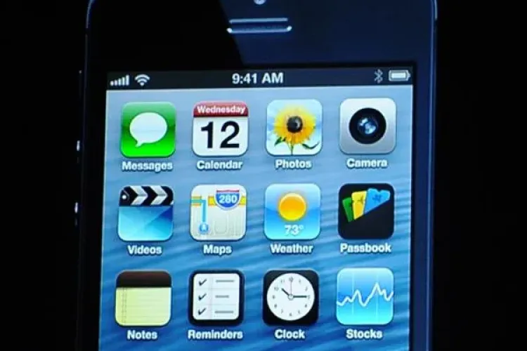 Când ajunge iPhone 5 în România şi cât va costa?