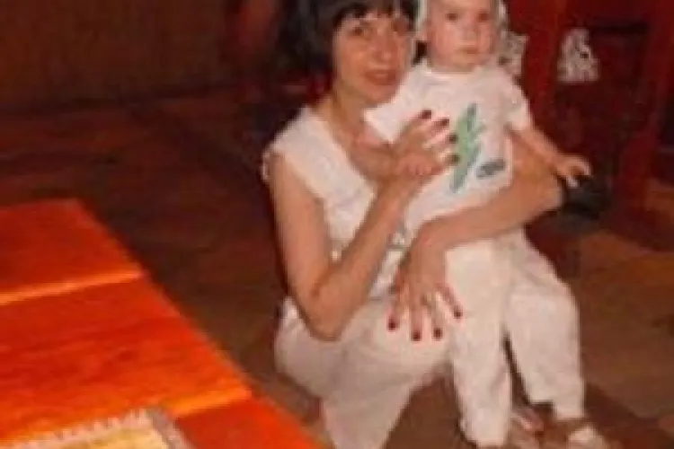 O tânără de 30 de ani are nevoie de ajutor, fiind diagnosticată cu cancer în metastază