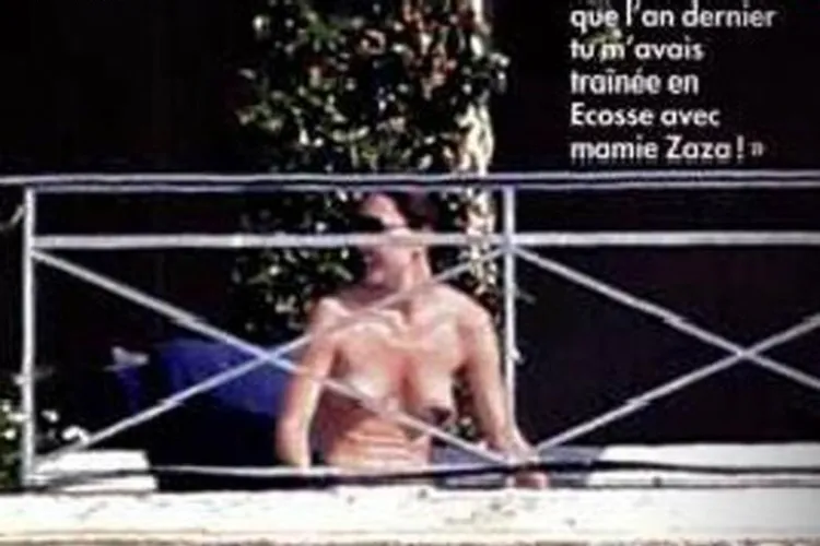 Kate Middleton TOPLESS într-un ziar din Franța FOTO