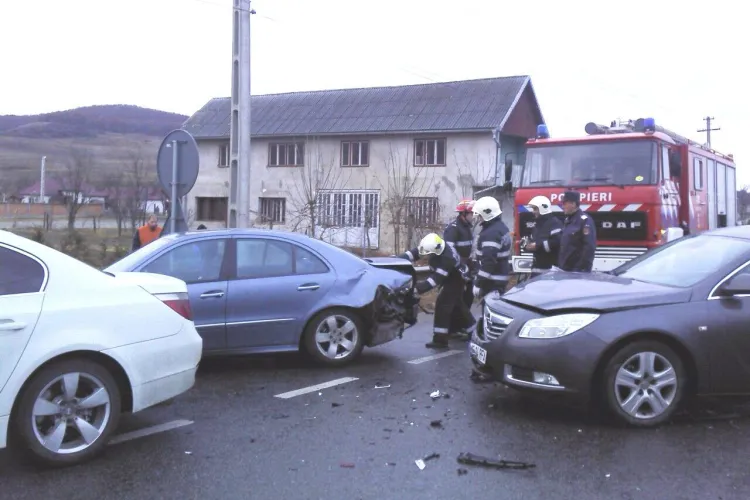  Accident în Piaţa Abator cu 3 victime