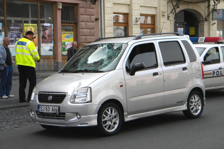 Accident pe B-dul Eroilor: Un bătrân care trecea strada neregulamentar, LOVIT în plin FOTO