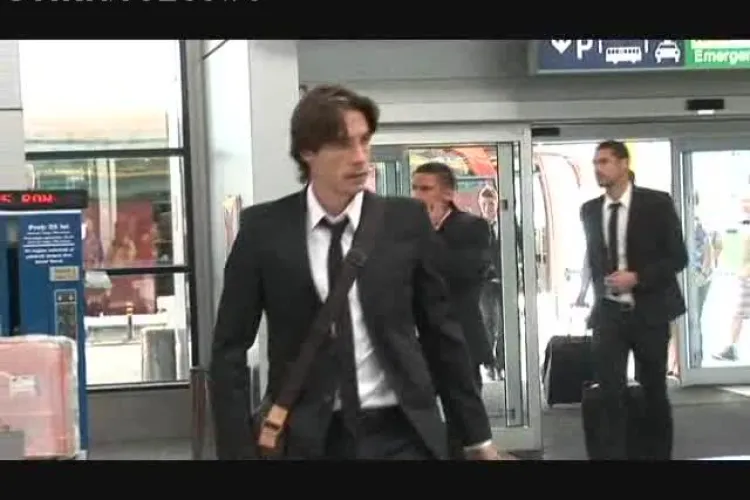 CFR -iștii au plecat spre Braga îmbrăcați la patru ace VIDEO