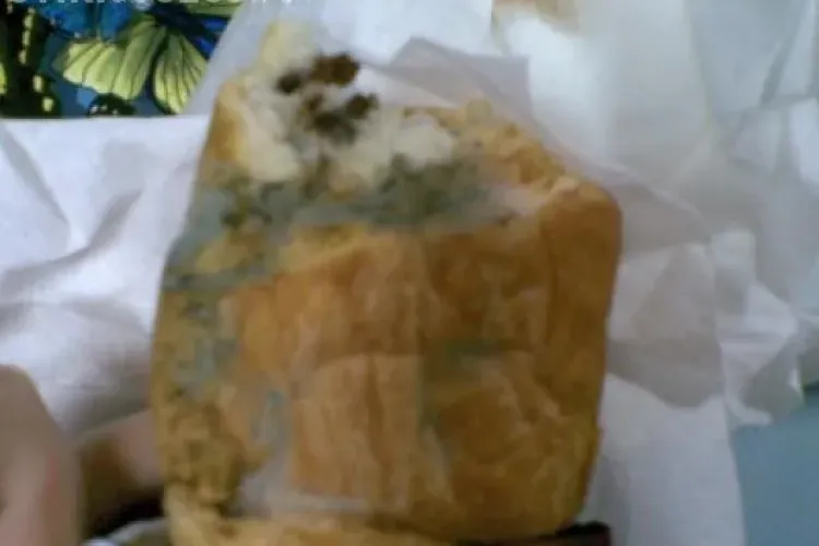 Cornuri mucegăite în magazinele din Cluj-Napoca și sucuri expirate! ATENȚIE pe ce dați banii  