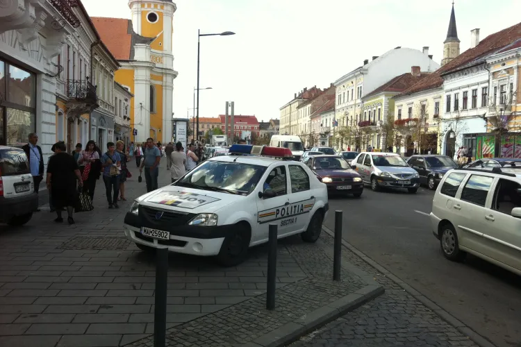 Pieton ÎNCĂTUȘAT pe Bulevardul Eroilor! Scandalul a pornit de la un taximetrist care bloca o bandă de circulație - VIDEO