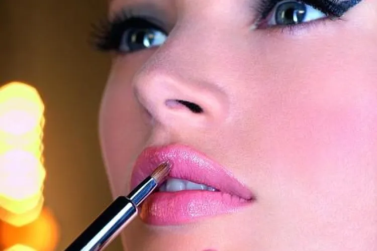 Problemele cauzate de MACHIAJ