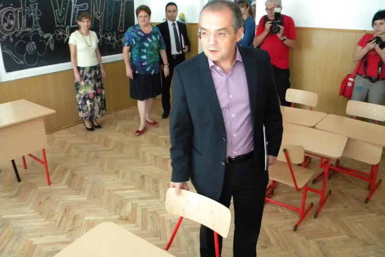 Boc şi-a amintit cum a fost primul an de şcoală! VIDEO