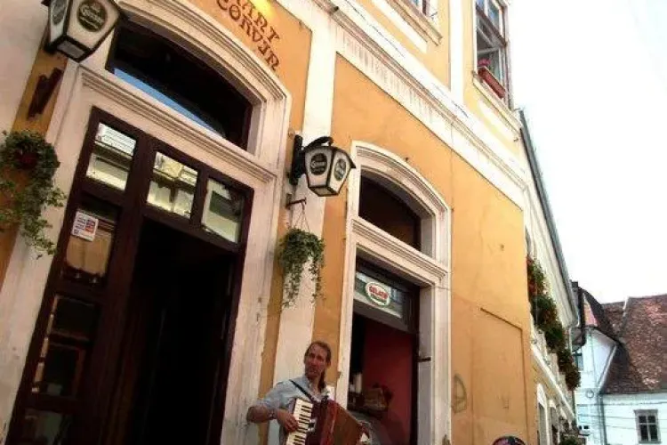 Tradiție și clasă la restaurantul Matei Corvin (P)