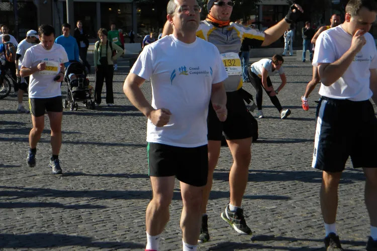 VIDEO Emil Boc, în pantaloni scurţi şi tricou, a alergat duminică alături de clujeni în centrul Clujului! Pe ce loc s-a clasat edilul!