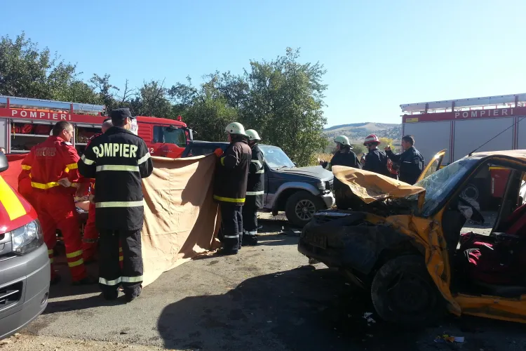 Accident între Săvădisla şi Vlaha! O persoană a murit, iar alte trei sunt rănite - FOTO
