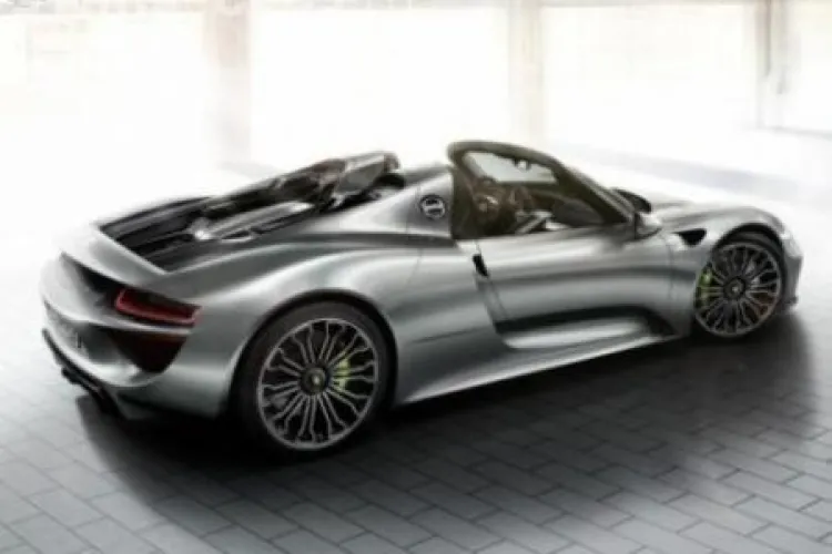 Bolidul care "rupe" Ferrari şi Lamborghini FOTO