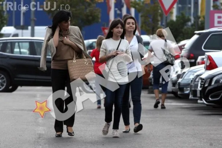Fetele lui Gigi Becali ies din casă doar însoţite