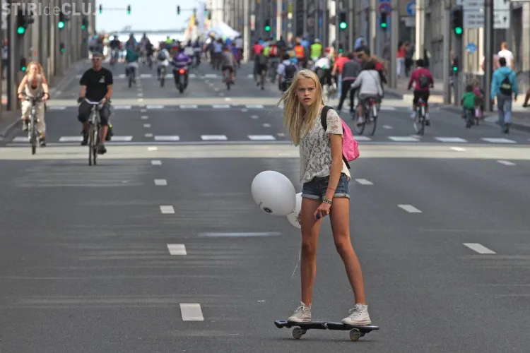 "Ziua fără maşini": Bruxelles a fost duminică oraşul pietonilor. La români este posibil aşa ceva? 