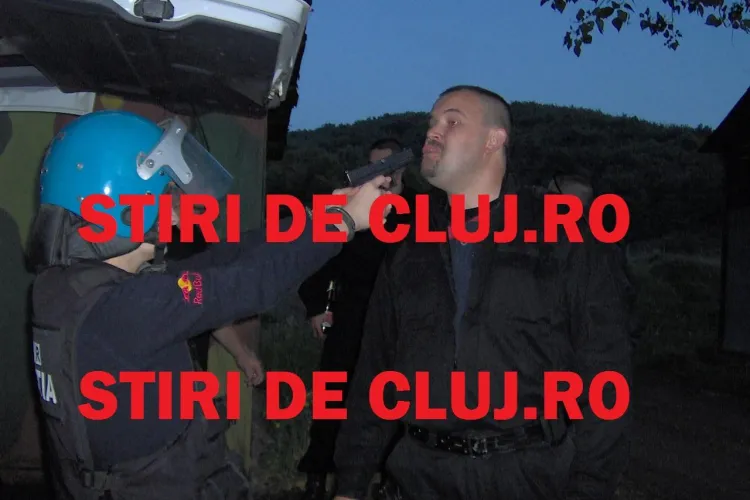 Polițiștii de la DIAS Cluj fac CHEF cu fetele în poligonul de antrenament. ”Prietenele” se joacă cu armele și chiar se amenință VIDEO EXCLUSIV