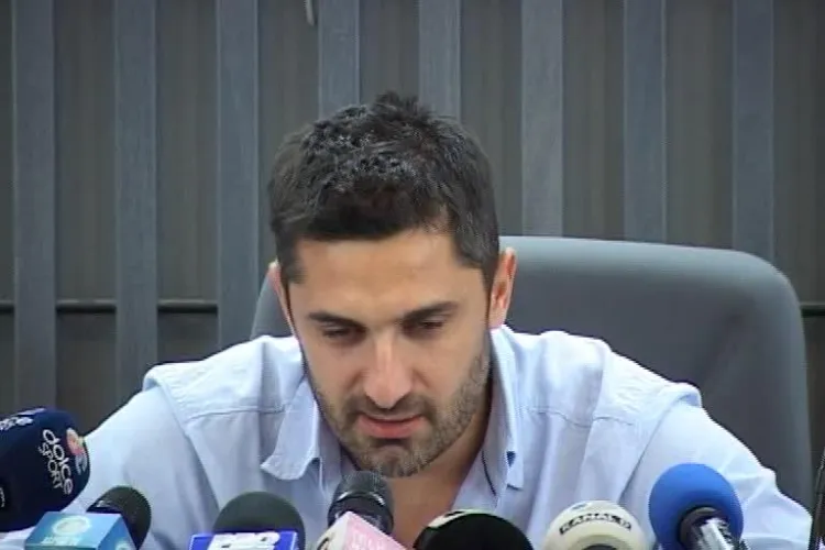 Claudiu Niculescu EXTREM de emoționat la conferința de presă în care și-a anunțat retragerea - VIDEO