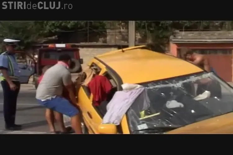 Accident în Baciu! Trei persoane sunt rănite, după ce un autoturism s-a oprit într-un cap de pod - VIDEO