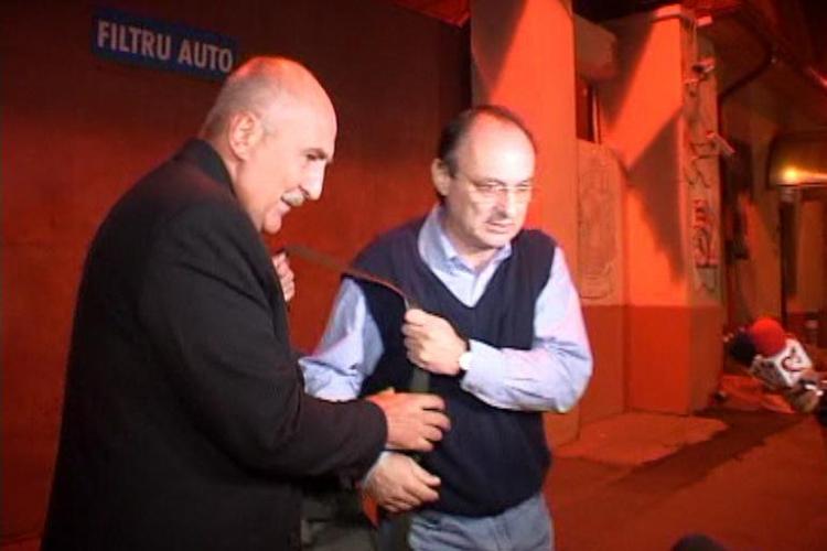 Ioan Avram Mureșan a fost eliberat din Penitenciarul Gherla pentru 24 de ore. El va asista la înmormântarea fiului său