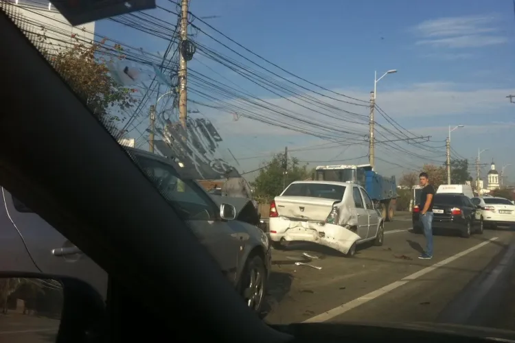 Accident în lanț pe Traian Vuia - FOTO