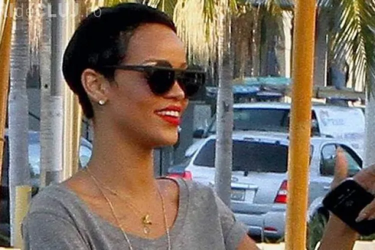 Rihanna s-a tuns ca băieţii