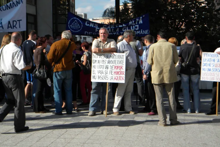 Sindicaliștii de la Cartel Afla au protestat la Prefectura Cluj - FOTO și VIDEO