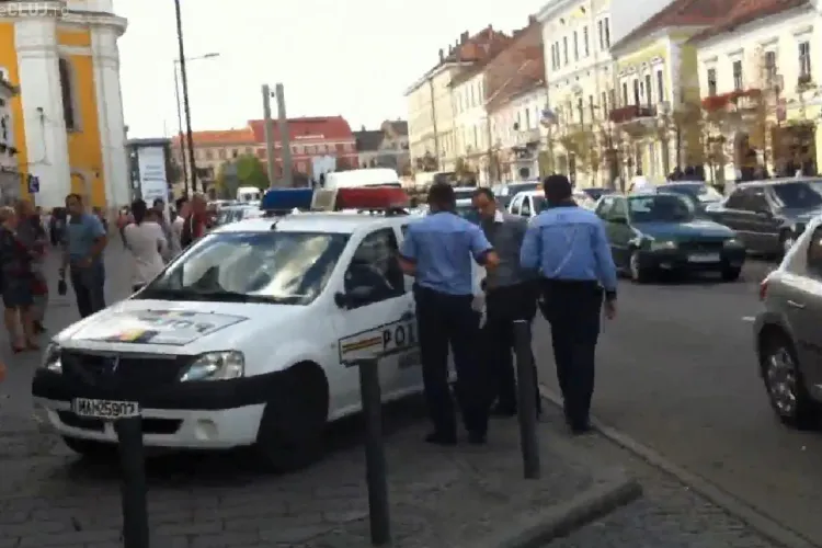 Tânărul ÎNCĂTUȘAT de poliție pe Eroilor e student: M-au ARESTAT ca pe un infractor. Am făcut plângere