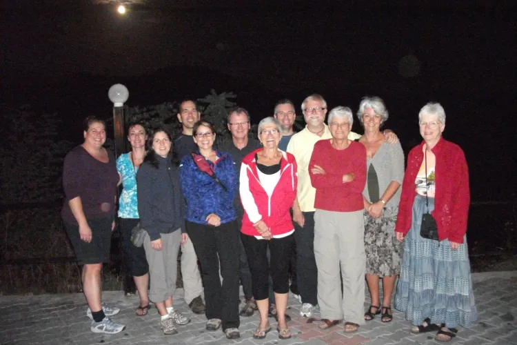 12 canadieni celebrează la Dezmir ”Ziua Mondială a Locuirii”