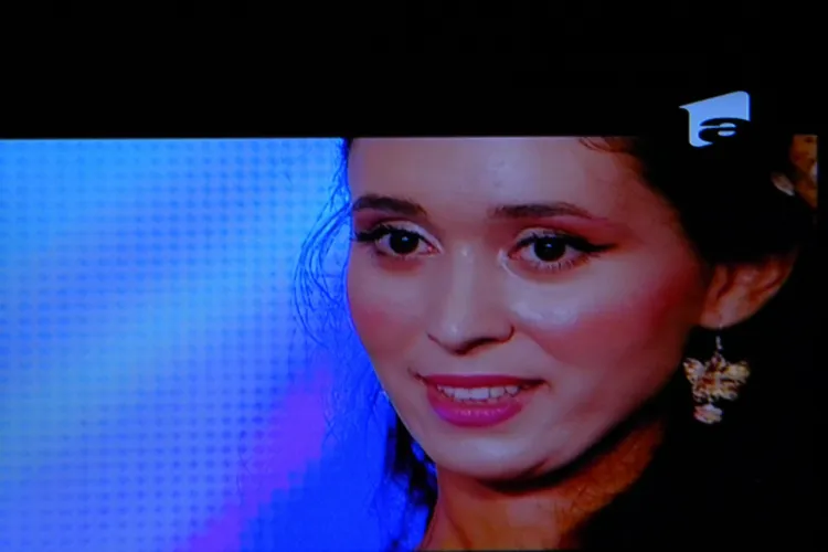 X FACTOR. Cheloo, către o concurentă: Când te aud cum cânți, îmi vine să intru cu mașina în copaci