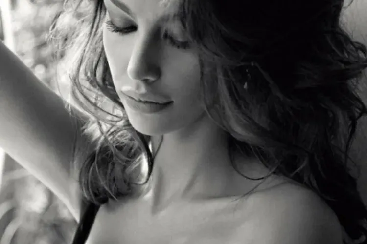 Mădălina Ghenea SEXY pe coperta GQ Rusia