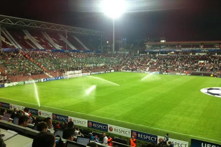 Moment straniu CFR - Manchester. În Gruia se udă gazonul - FOTO