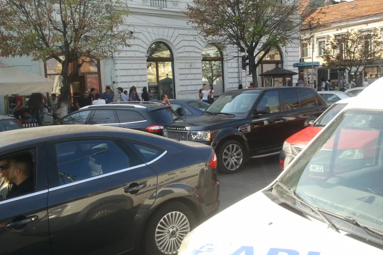 Șmecherii de la Diesel, blochează drumul și așa foarte aglomerat - FOTO