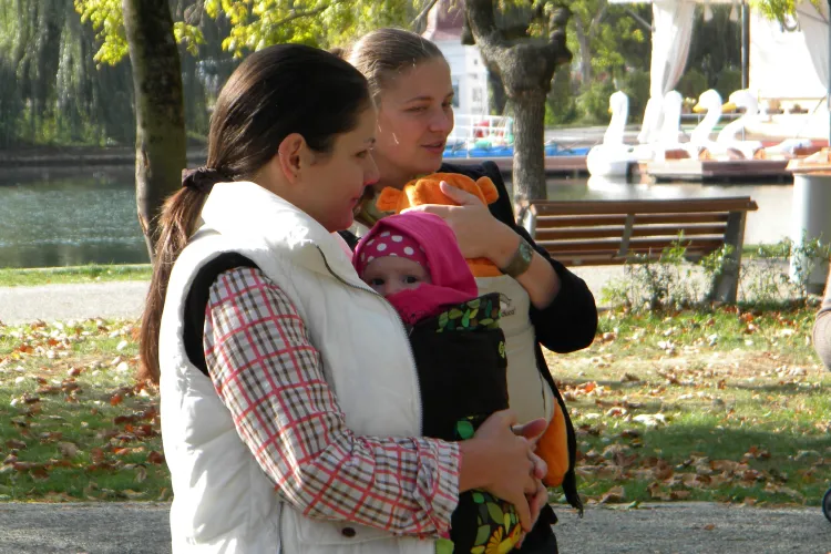 Marșul bebelușilor purtați a avut loc la Cluj-Napoca de la ora 11.00 VIDEO și FOTO