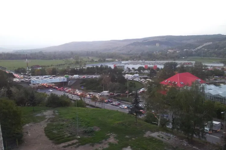 Accident în zona Praktiker - Polus! Circulația este blocată spre Florești - FOTO