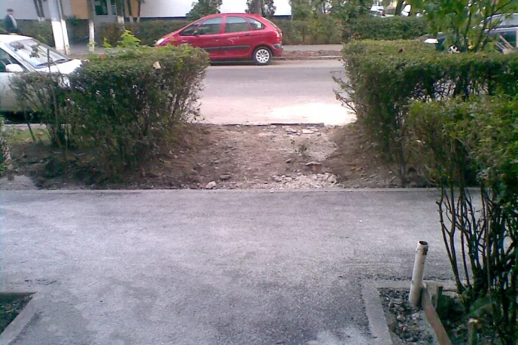 Firma Diferit a refăcut trotuarele de pe Alexandru Vlahuță în BĂTAIE DE JOC. Oamenii nu mai au acces din stradă - FOTO 