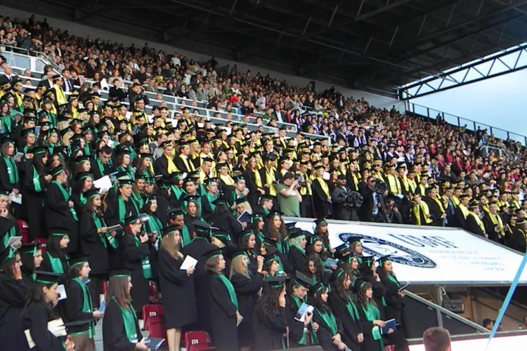 TAXĂ pentru examenul de rezidențiat 500 de lei. Absolvenții UMF Cluj se REVOLTĂ: Să îi fie rușine Ministerului Sănătății