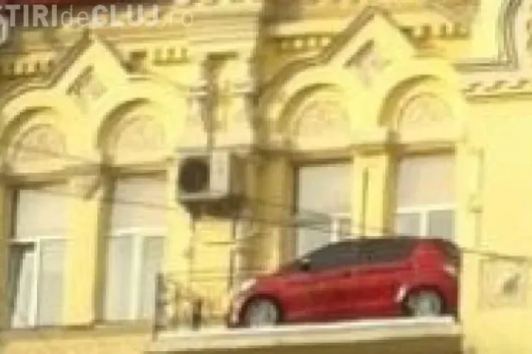 Întrebarea care fierbe internetul. Cum a ajuns mașina acolo? FOTO