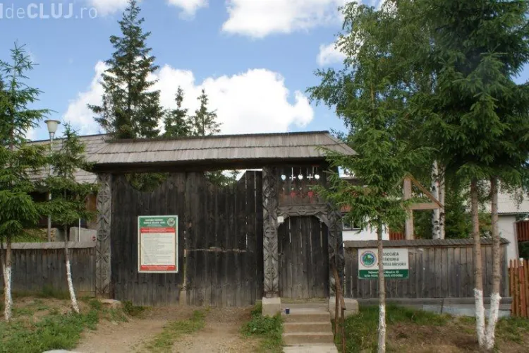 Elevii din Elveția vin la Cluj pentru a monta acoperișul Taberei de tradiții de la Băișoara