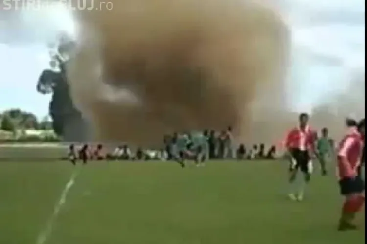 Tornadă pe terenul de fotbal VIDEO