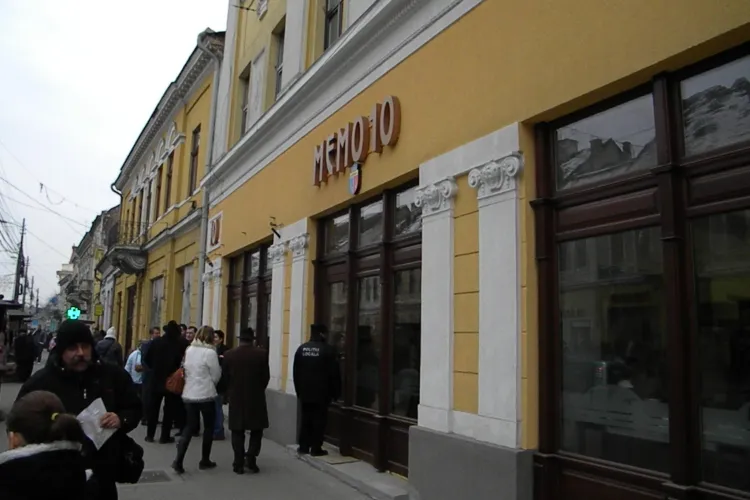 Audiențe pe Twitter cu Emil Boc! Cum l-a făcut un blogger pe primar să monteze un coș de gunoi în câteva ore