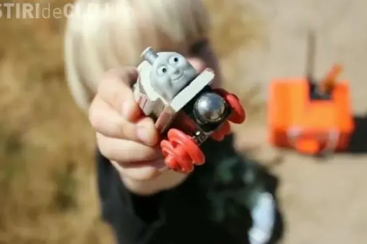 Călătoria unei jucării în spațiu. Vezi clipul care a strâns peste 3 milioane de vizualizări în 10 zile VIDEO