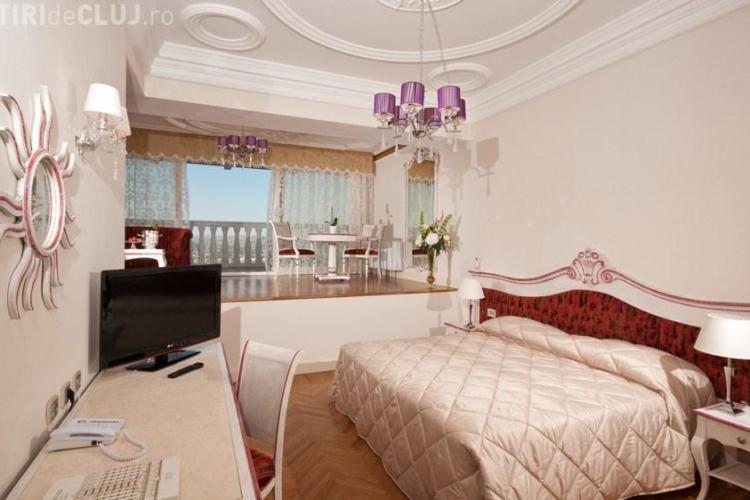 Cum arată camera în care stă Wayne Rooney la Grand Hotel Italia - VIDEO